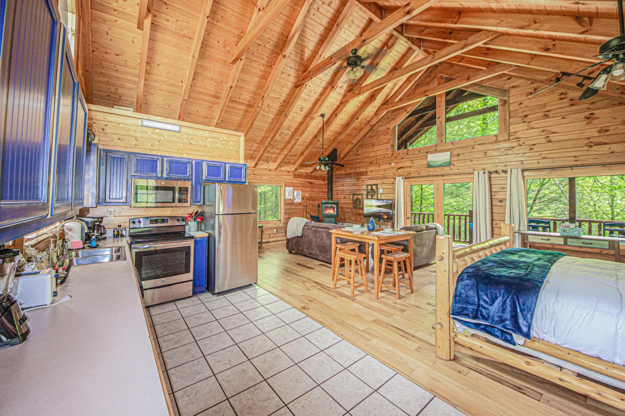 Love Me Tender Studio Cabin Sevierville Oda fotoğraf