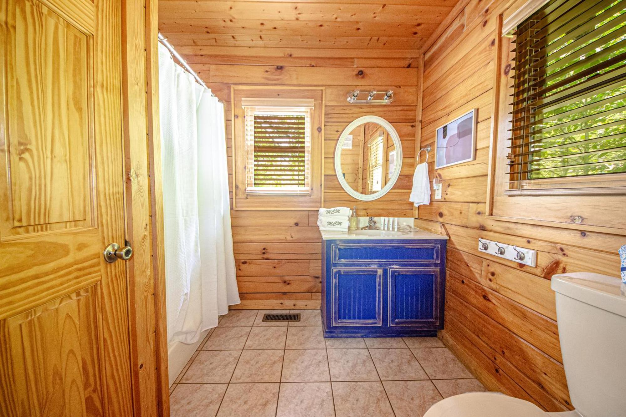 Love Me Tender Studio Cabin Sevierville Oda fotoğraf